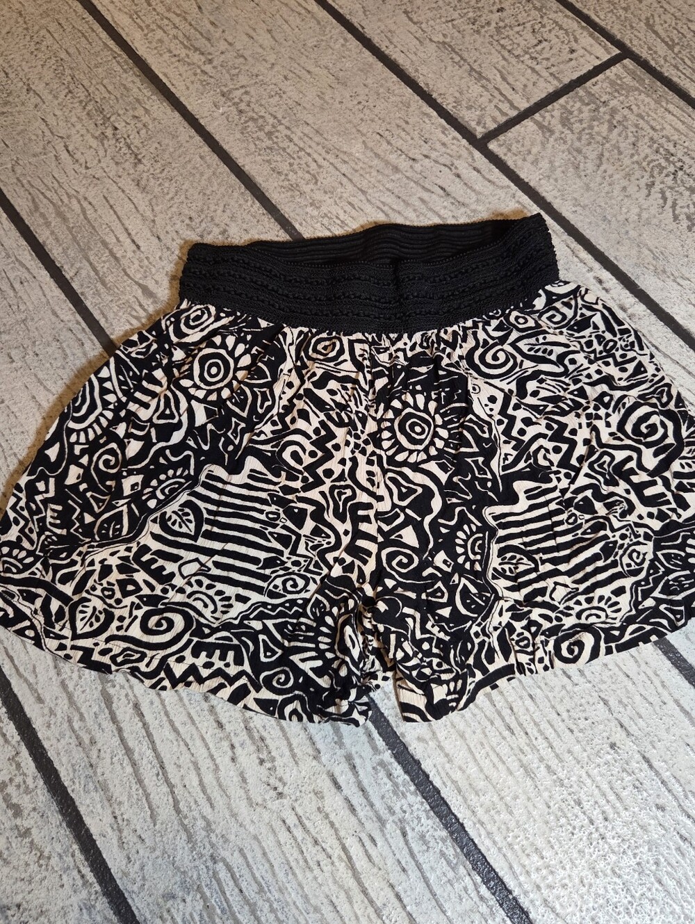 Robert Louis Black & White High-Waist Patterned Women’s Shorts